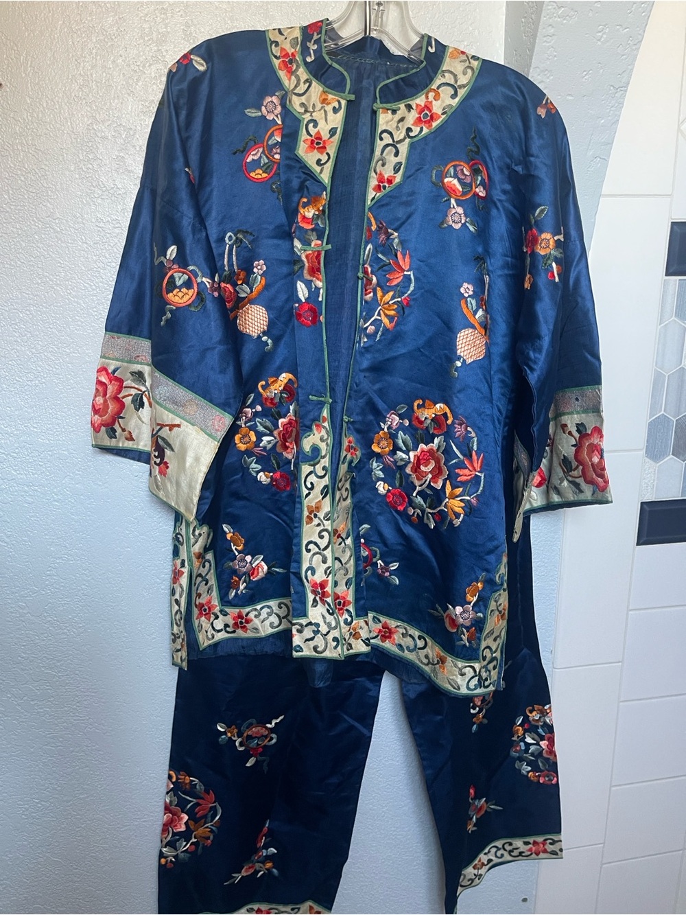 Vintage Chinese embossed embroidered Silk Set: Pant & Jacket.  Blue Floral